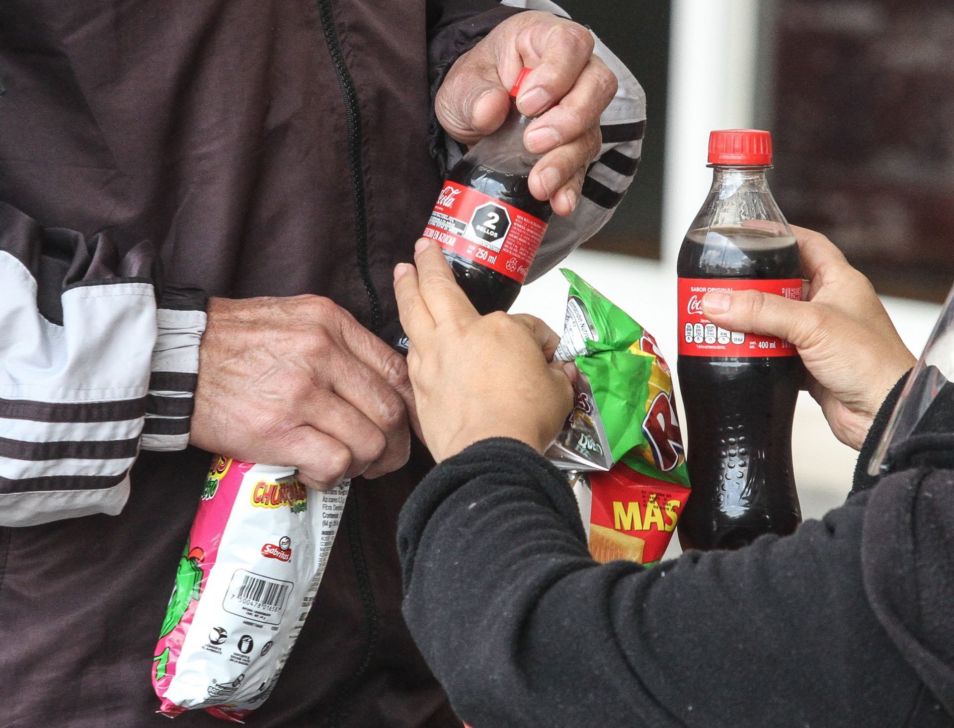 Adiós a la comida chatarra en escuelas: Gobierno implementa medidas para una alimentación más saludable