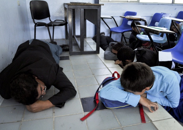 Realizan simulacro de un enfrentamiento armado en una escuela mexicana y el Gobierno responde