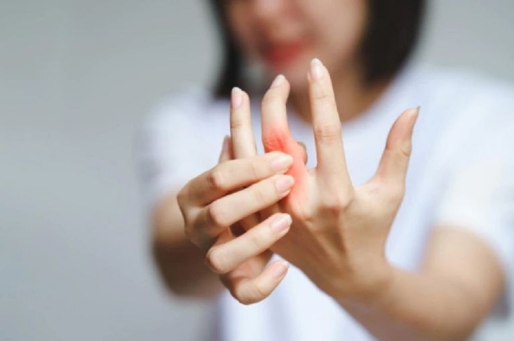 5 hábitos para ALIVIAR el dolor por artritis durante el clima FRÍO en temporada de invierno