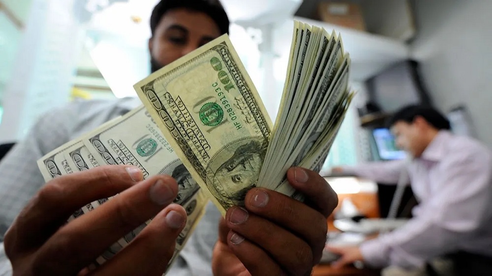 Remesas de mexicanos sobrepasan récord de 52 mil millones de dólares