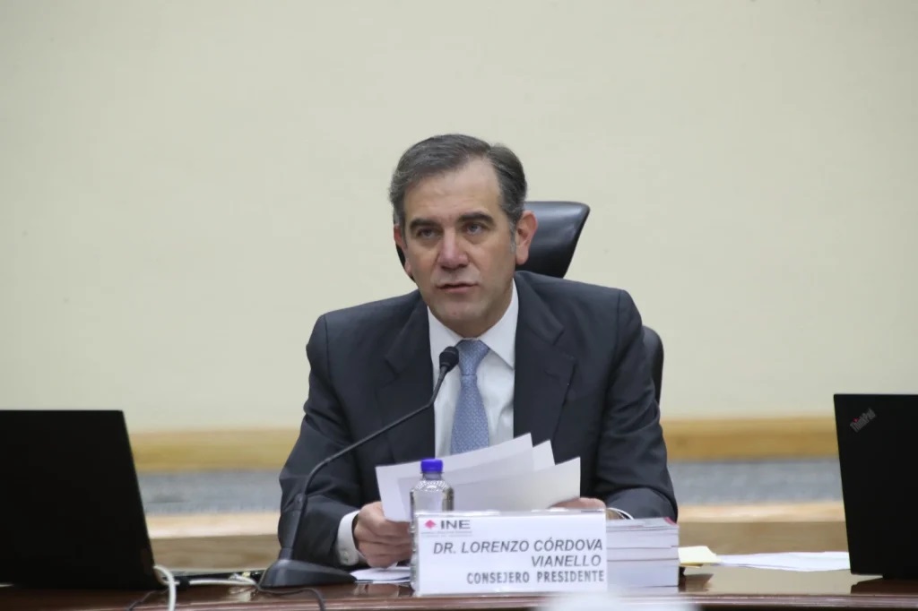 Lorenzo Córdova destaca reinstalación de Jacobo Molina como secretario ejecutivo del INE