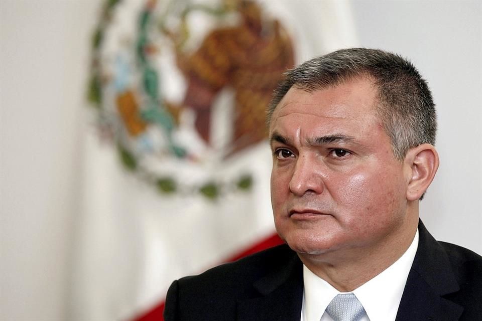 Fiscalía de México recibe orden de aprehensión contra Genaro García Luna y 60 personas más por peculado