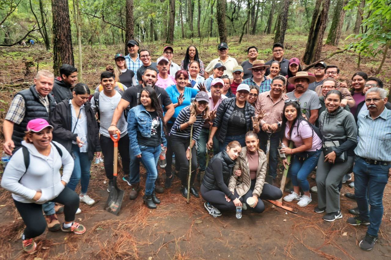 «Cada Árbol Plantado es un Paso Hacia un Futuro Más Verde»: Rabindranath Salazar Solorio Aboga por la Reforestación en Ahuatepec, Morelos