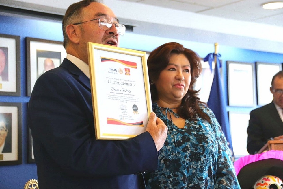 Rotary International reconoce trayectoria de Angélica Beltrán, directora de NOTICIAS DE MÉXICO