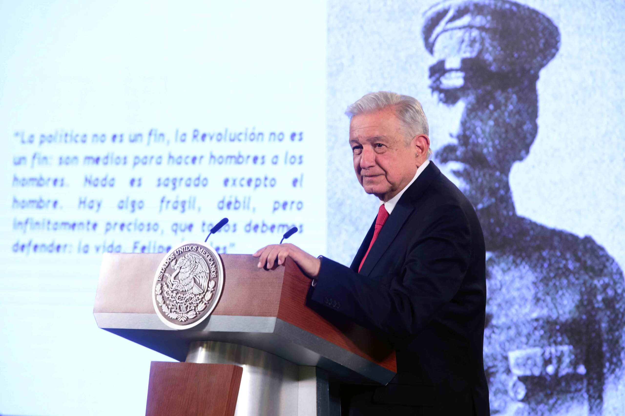 López Obrador plantea dudas sobre investigación del caso Ayotzinapa