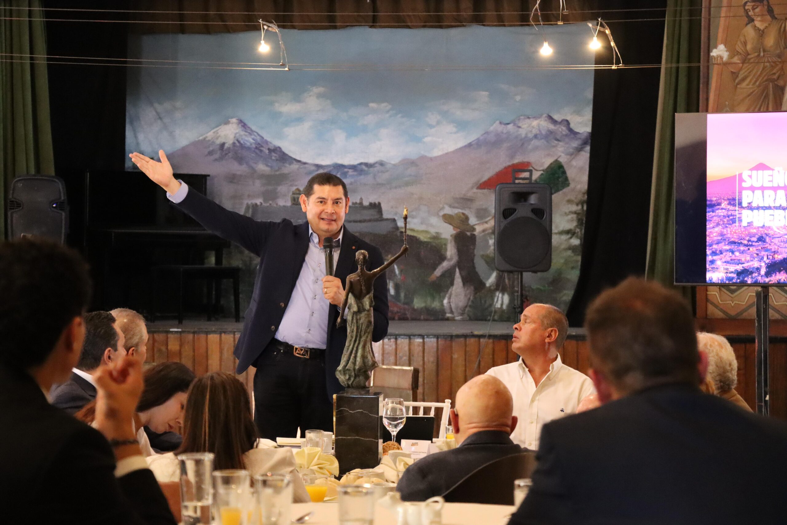 Empresarios de Puebla se suman a los ideales de la 4t, revela Alejandro Armenta