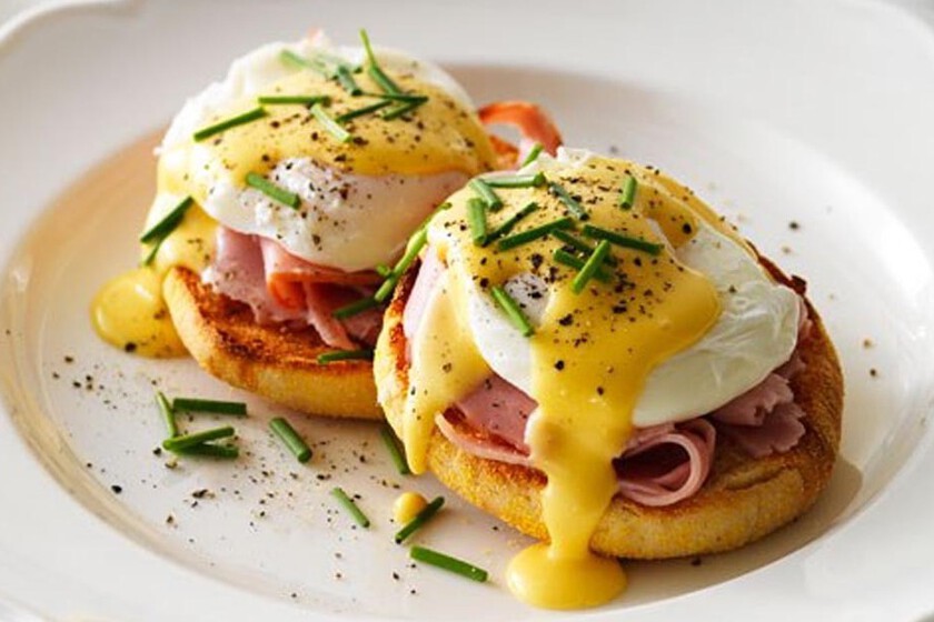 Huevos Benedictinos: El Desayuno de Campeones que Puedes Preparar en Casa