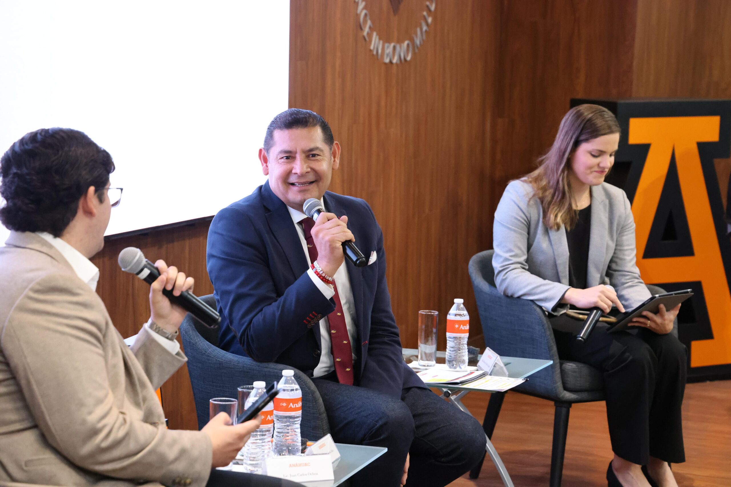 Alejandro Armenta Comprometido con la Innovación Educativa y la Vinculación Empresarial en Puebla