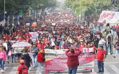 Día del Maestro: CNTE Marcha y Declara Paro Indefinido en Lucha por sus Derechos