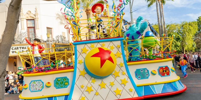Sumérgete en la magia de Pixar: ¡Fiesta en Disneyland!