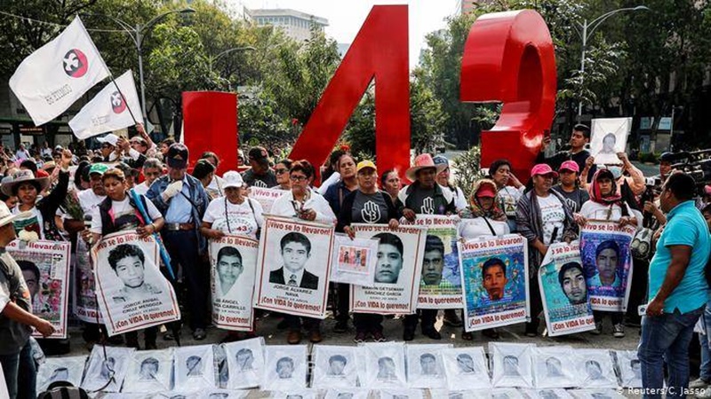 AMLO promete informe sobre caso Ayotzinapa antes de concluir su mandato