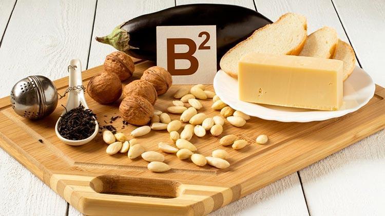 Descubre los alimentos ricos en vitamina B2 y cómo ayudan a combatir la fatiga y debilidad