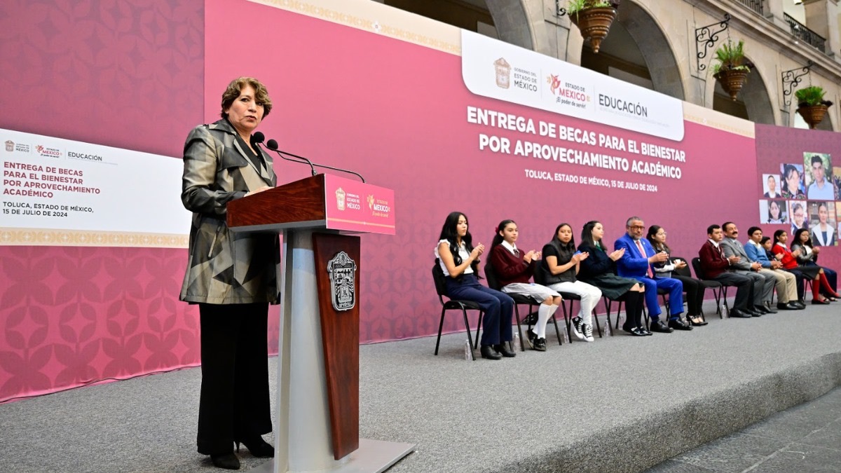 Entrega de más de 65 mil becas por aprovechamiento académico en el Edomex