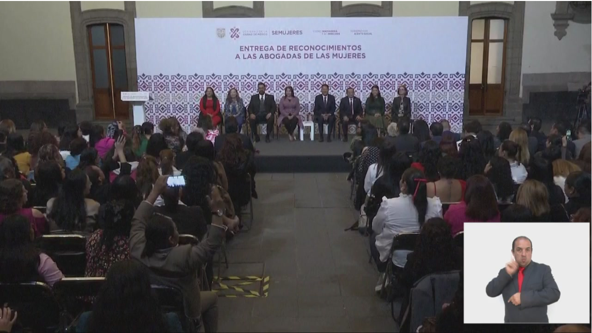 Reconocen la labor de las abogadas de las mujeres en la CDMX