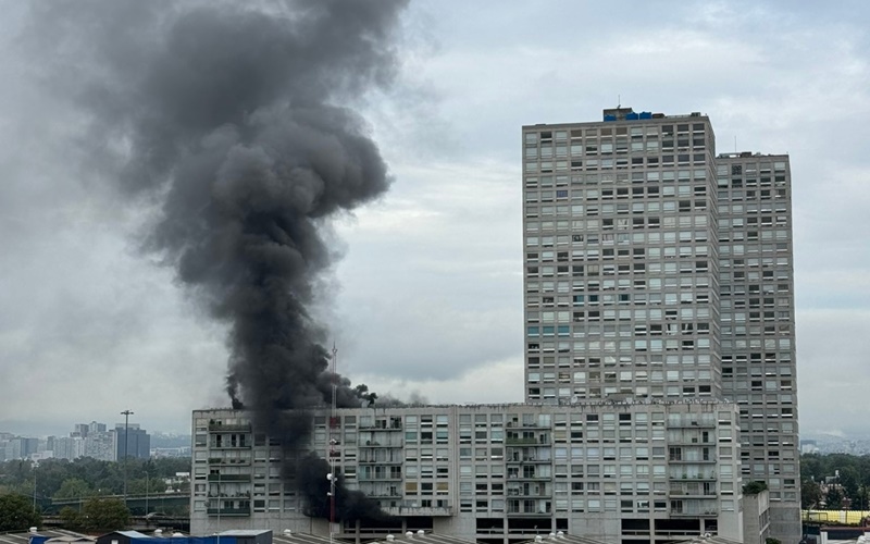 Incendio en subestación eléctrica del condominio Puerta Jardín en Azcapotzalco