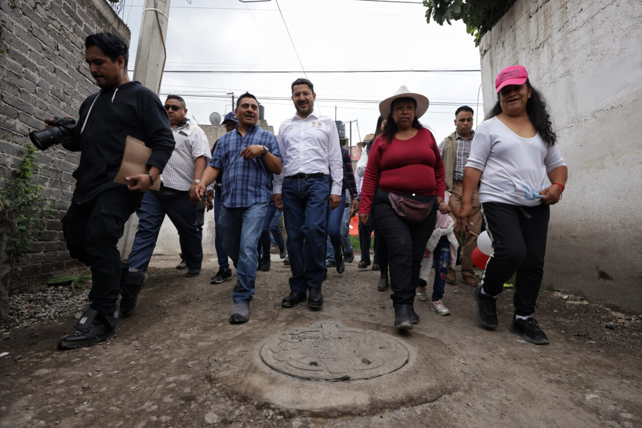 Martí Batres entrega obra de drenaje en Xicalhuacan “Caltongo”, Alcaldía Xochimilco