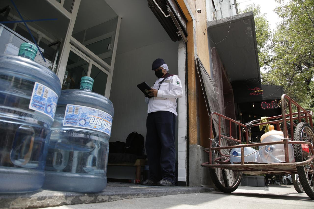 SEDESA suspende 331 purificadoras de agua en CDMX por riesgos sanitarios