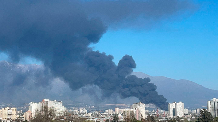 Incendio en San Gregorio Atzompa, Puebla: Decenas Evacuados por Intenso Fuego