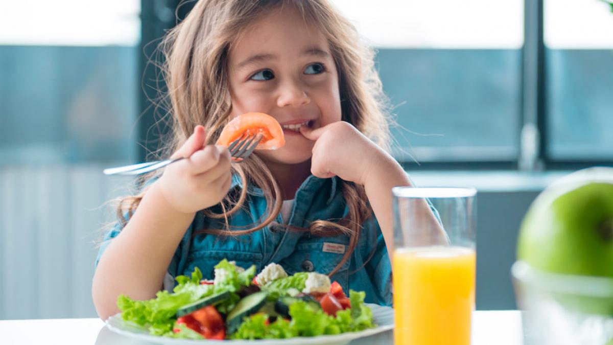 Cómo asegurar una alimentación infantil saludable: recomendaciones clave