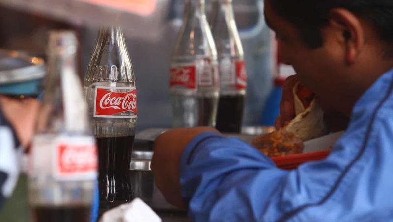México lidera el consumo mundial de refrescos: Un riesgo para la salud pública