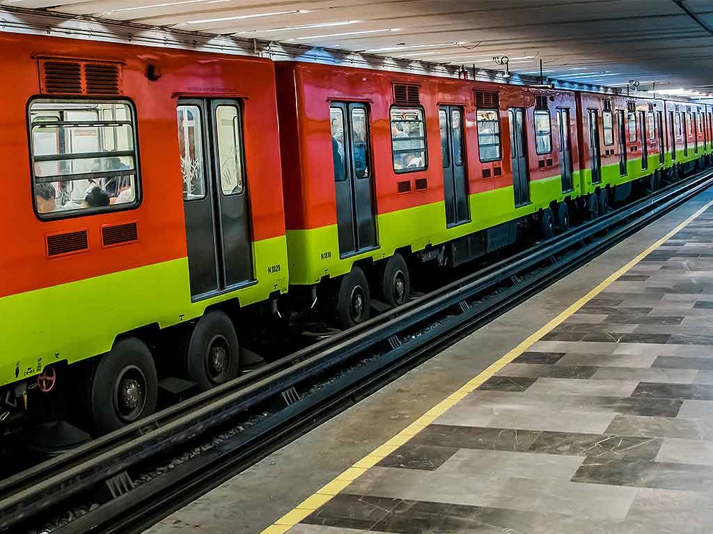 El Metro de la Ciudad de México Implementa Marcha de Seguridad por Lluvias: Líneas Afectadas y Medidas Alternativas