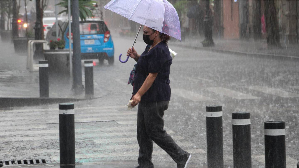 ¡Prepárate para la lluvia! Se pronostican fuertes aguaceros y actividad eléctrica en CDMX