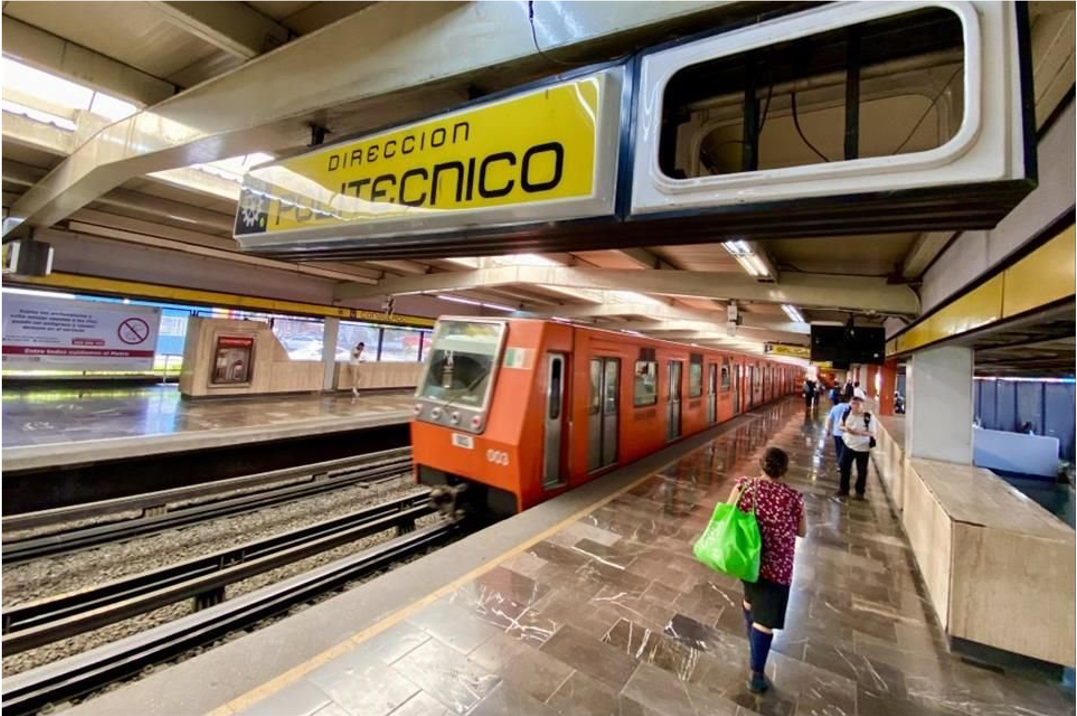 «Nos vemos debajo del reloj»: Un punto de encuentro en el Metro de CDMX en extinción