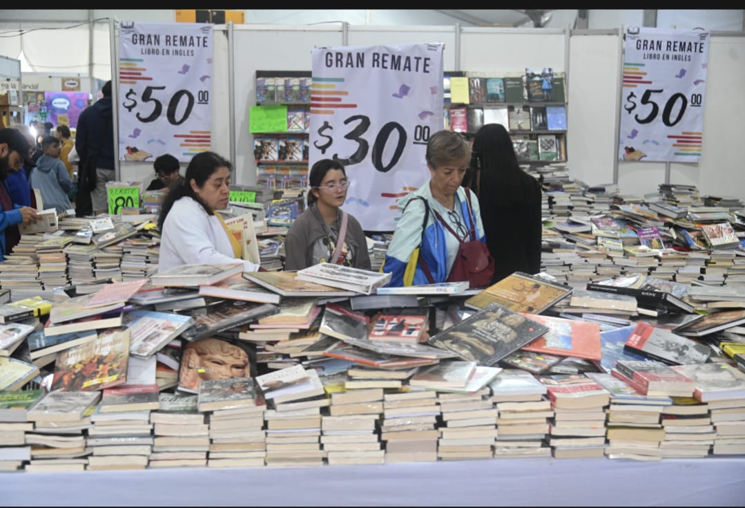 ¡Gran Oportunidad para los Amantes de los Libros y el Cine en el Monumento a la Revolución!