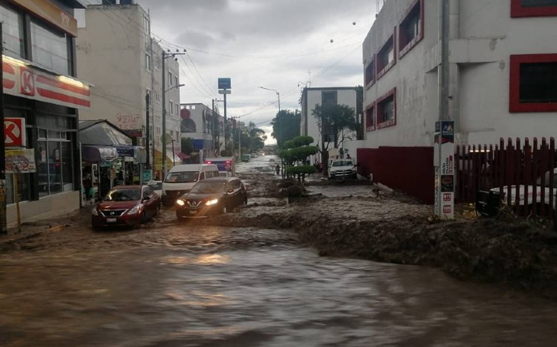 Inundaciones paralizan Ecatepec tras fuertes lluvias