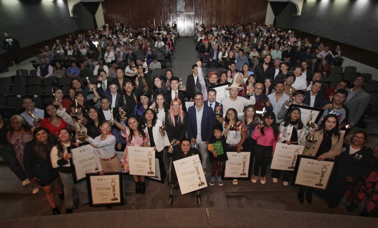 El INJUVE premia a 19 jóvenes por su contribución al bienestar de la Ciudad de México