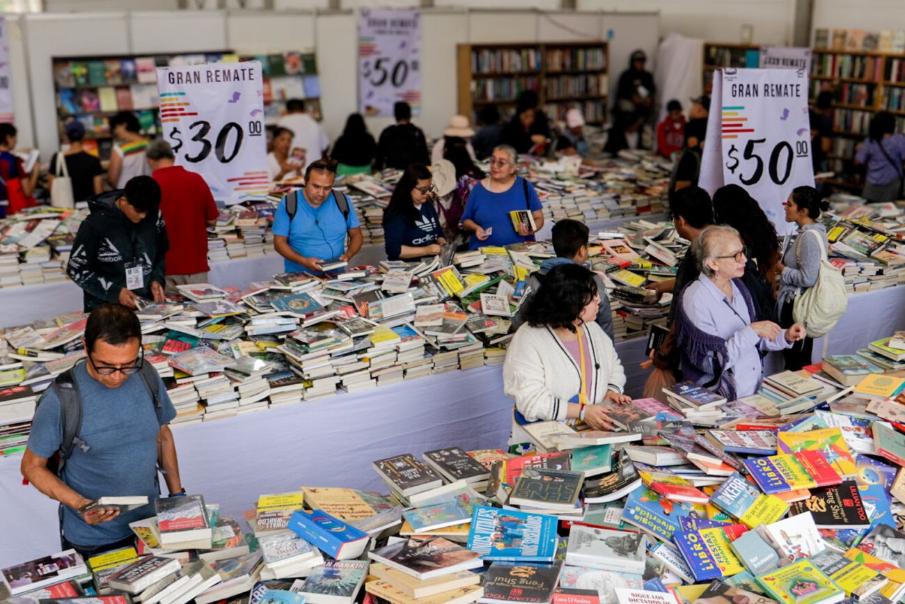 Éxito rotundo en el Gran Remate de Libros y Películas 2024: Más de 270 mil asistentes en el Monumento a la Revolución