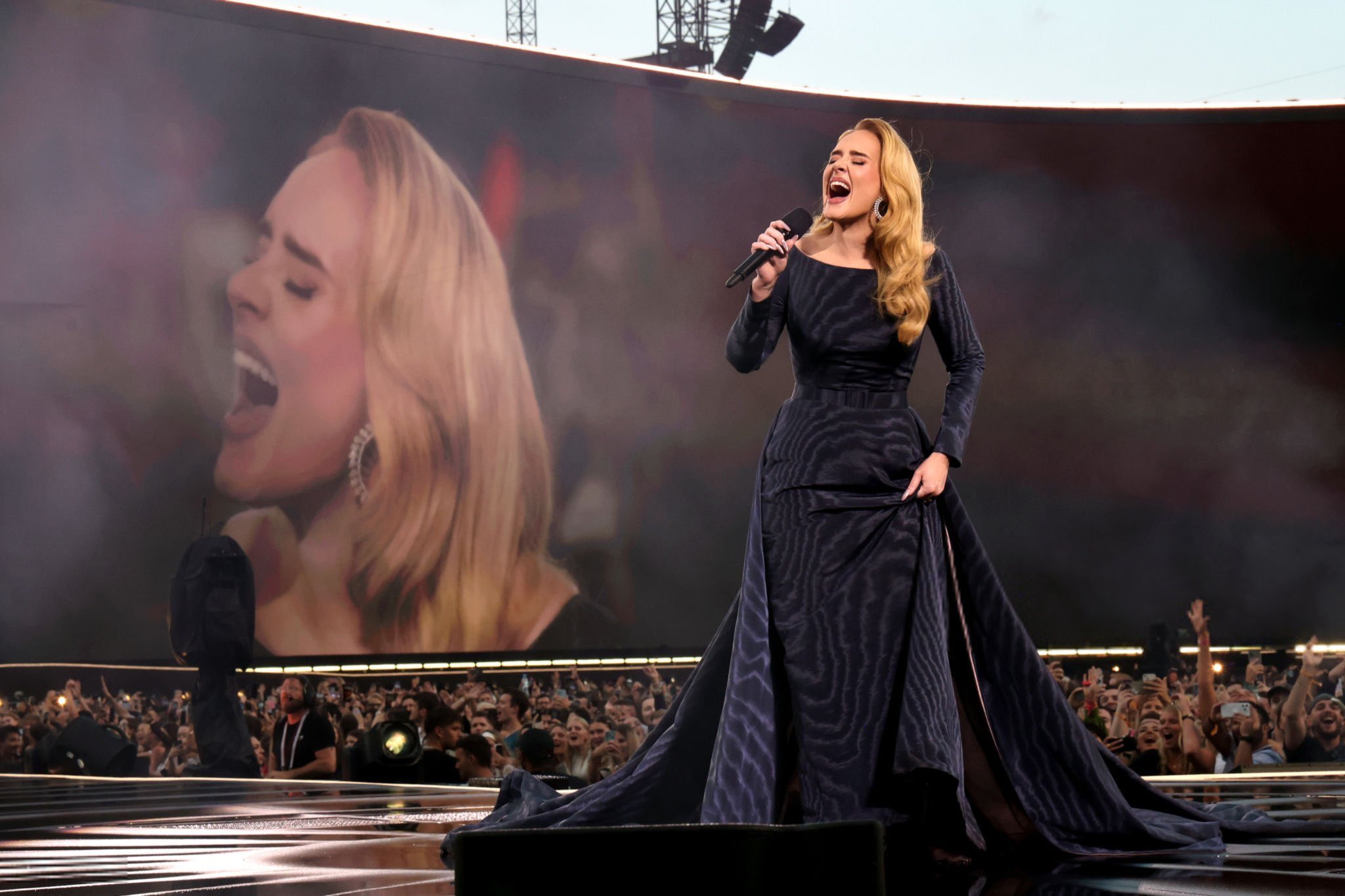 ¡Un Éxito Rotundo! Adele Encanta a Alemania en su Primer Show