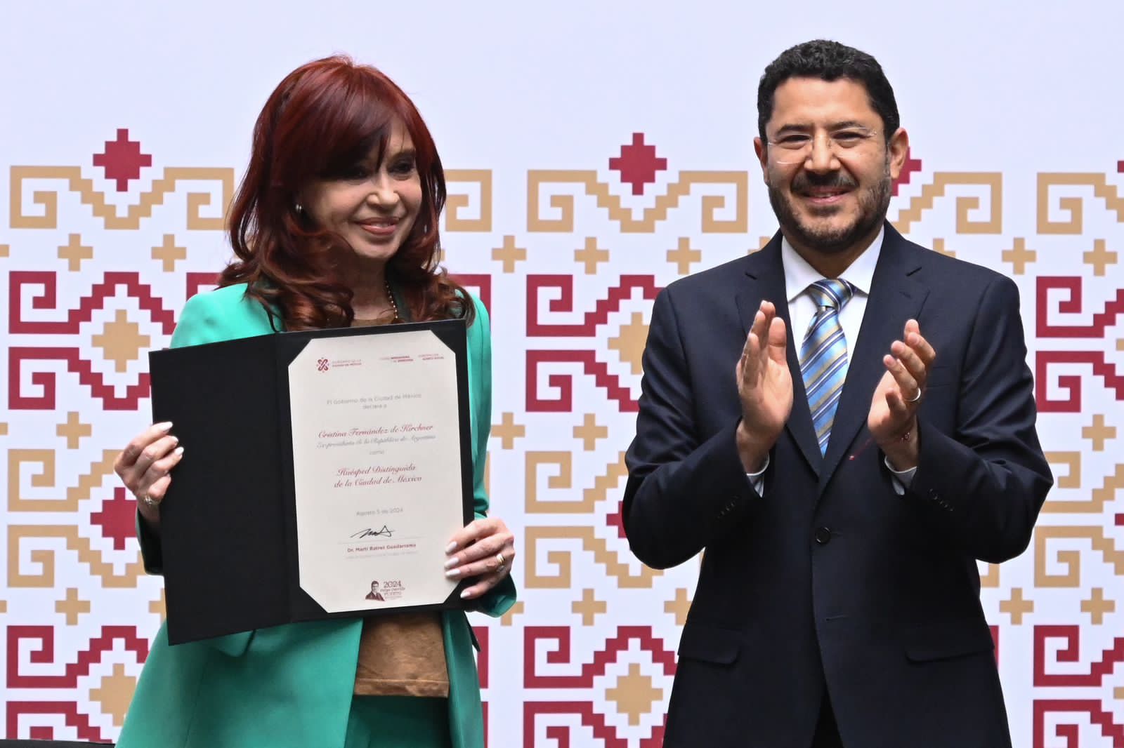 Honor y Reconocimiento: CDMX Nombra a Cristina Fernández de Kirchner Huésped Distinguida y Entrega Llave de la Ciudad