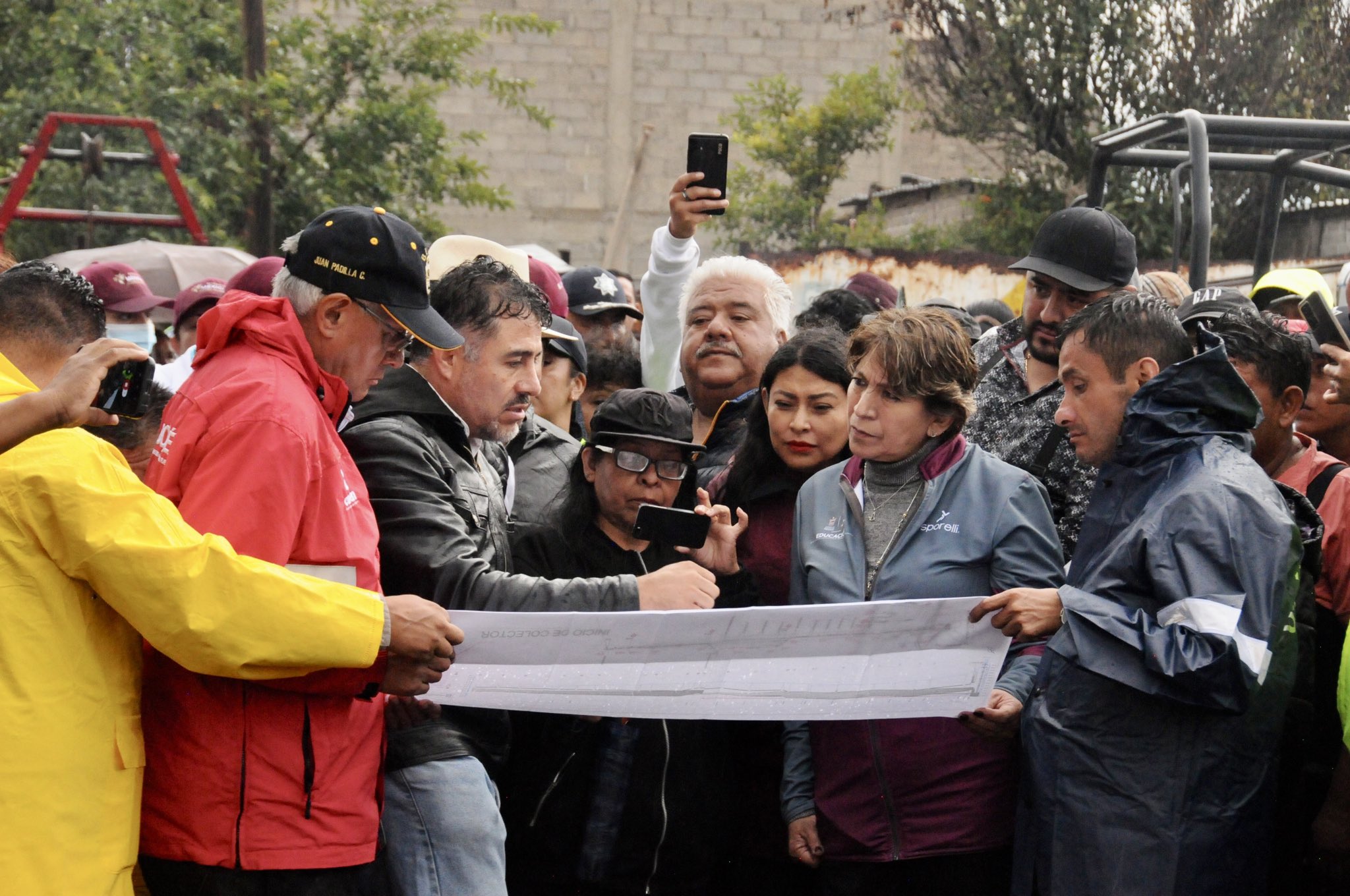 Delfina Gómez recorre Chalco y lanza plan de apoyo por inundaciones