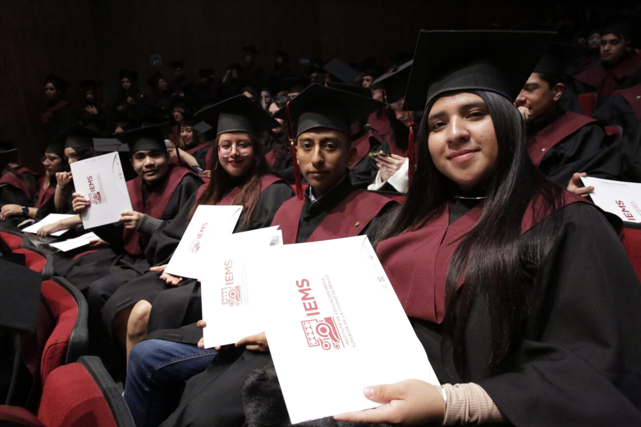 IEMS entrega más de 2 mil certificados a egresados: un paso más hacia la educación universitaria