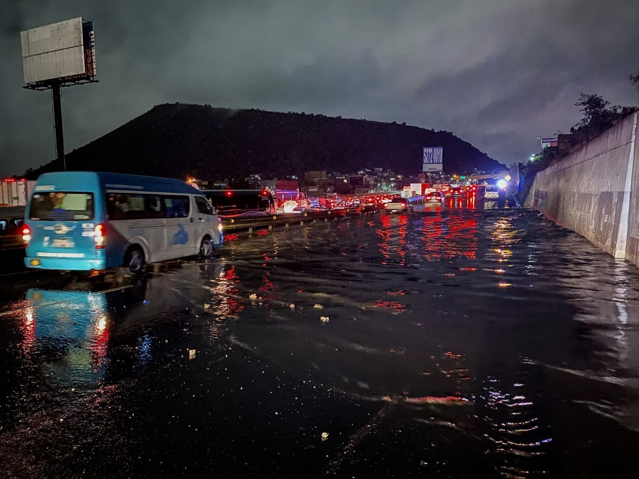 Aumenta el Caos Vial en la Autopista México-Puebla por Acumulación de Agua