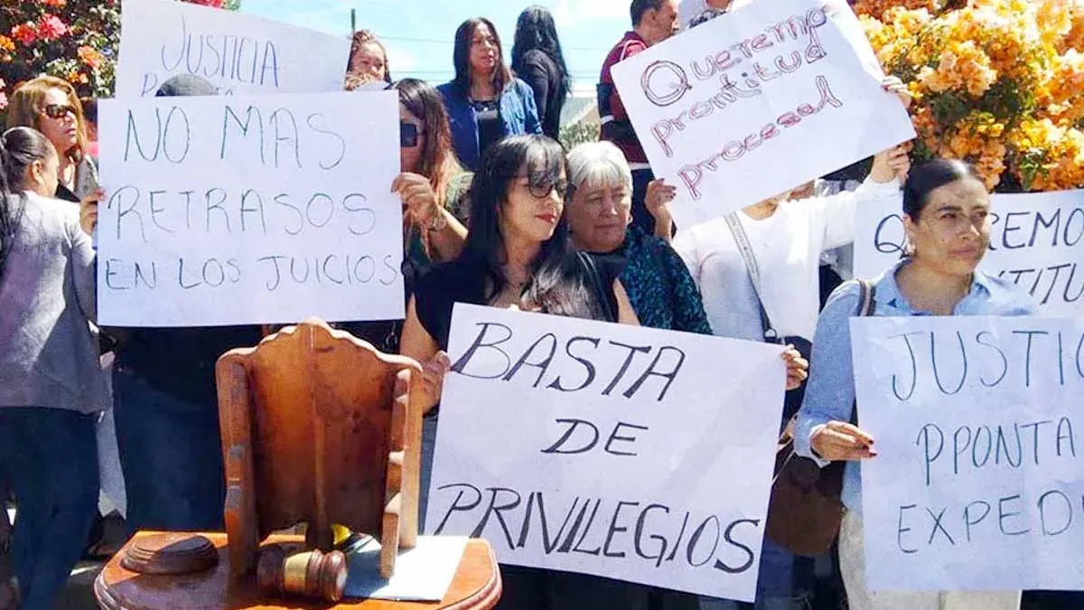 Protesta en Pachuca: Abogados y ciudadanos exigen reforma judicial y critican el paro laboral en juzgados