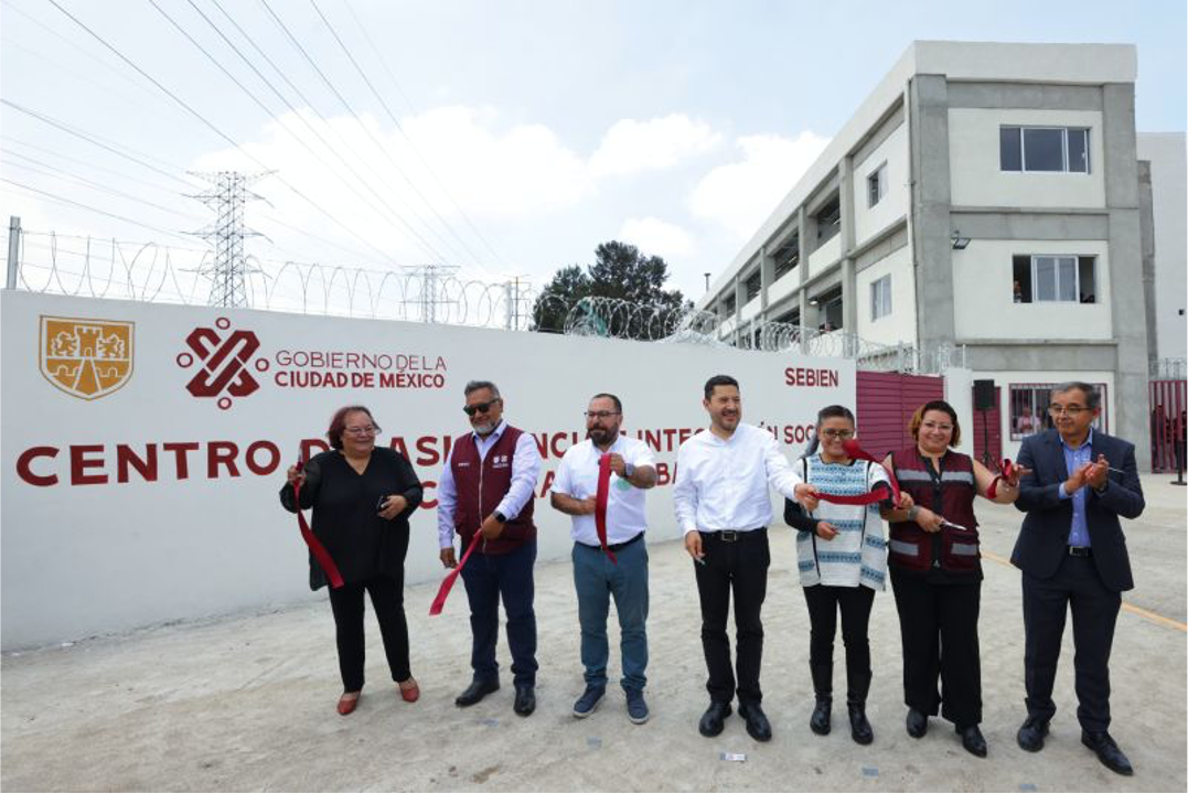 Martí Batres inaugura albergue en la Central de Abasto para trabajadores