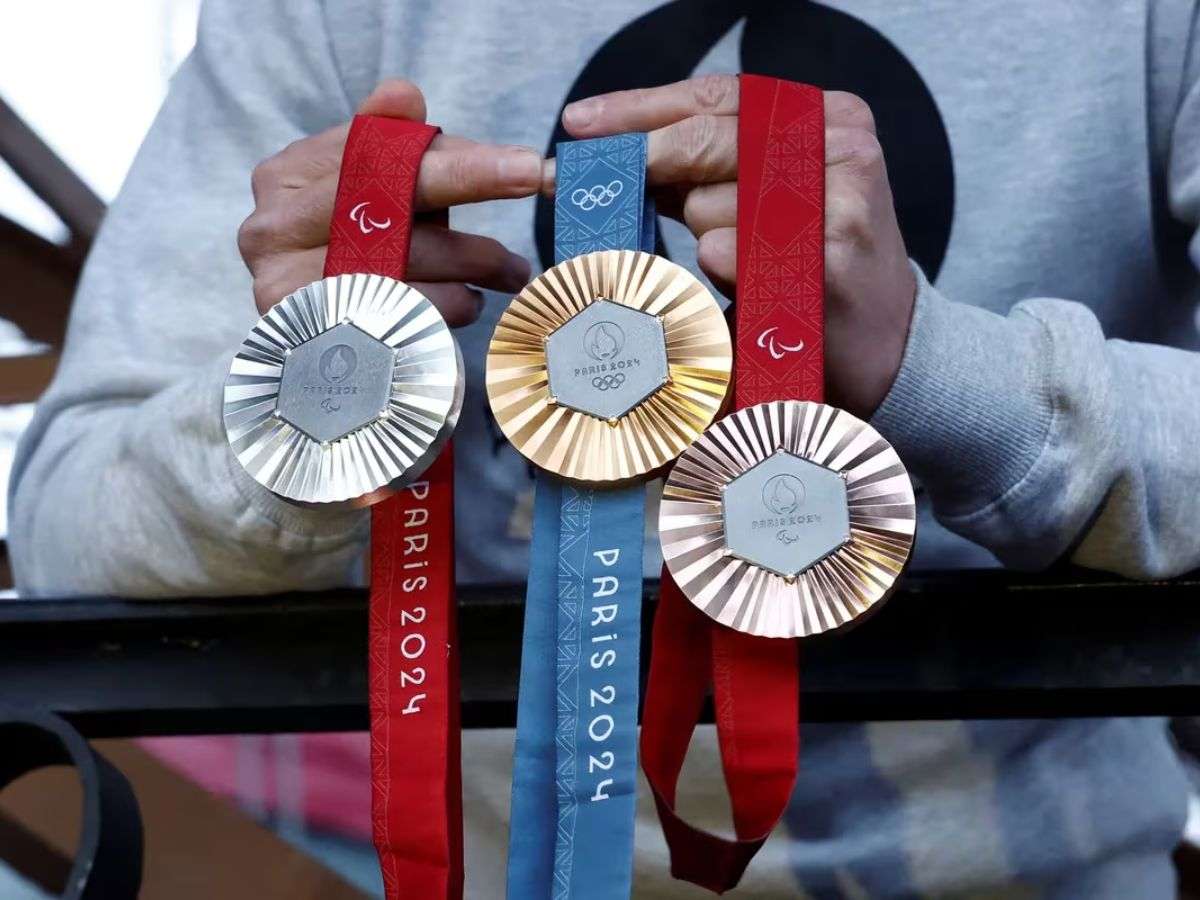 Detienen a brasileño en París por vender medallas falsificadas con motivos olímpicos