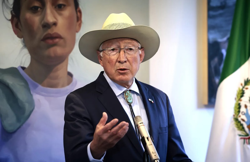 Ken Salazar Desmiente Retrasos en Cooperación sobre Zambada y Guzmán López