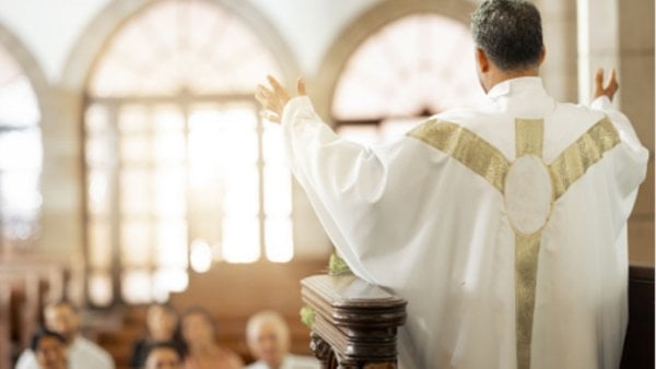 Iglesia Católica Exige Justicia en la Representación de Morena en el Congreso