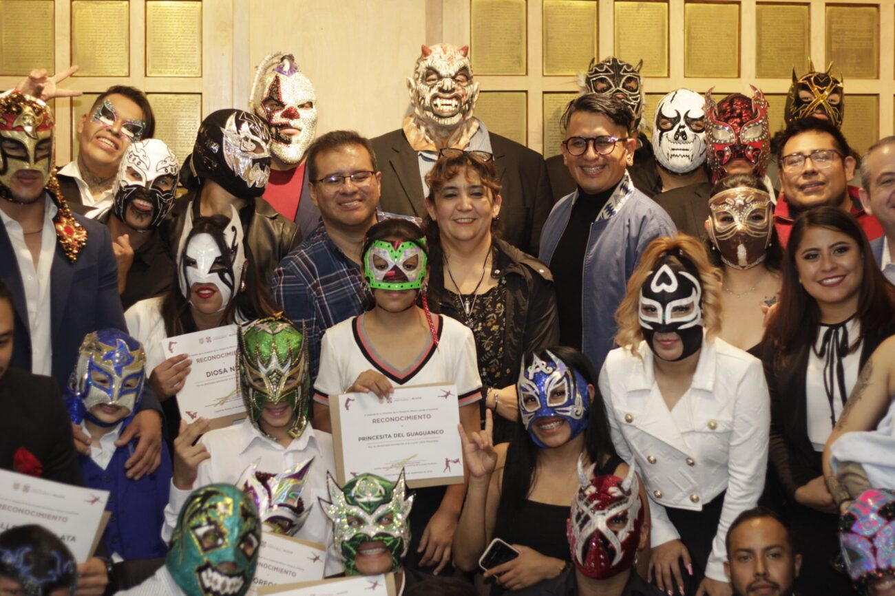 INJUVE reconoce a más de 40 figuras de la lucha libre en CDMX