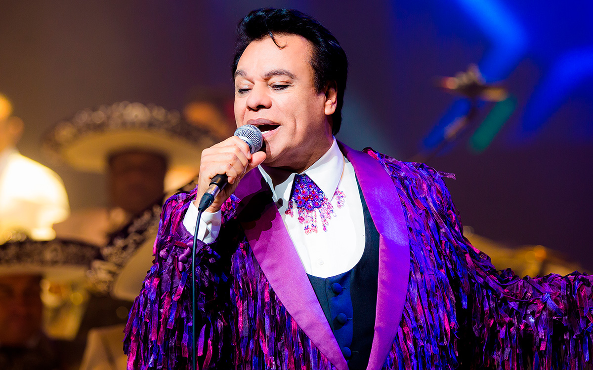 Revive los mejores momentos de Juan Gabriel en el Zócalo de la CDMX