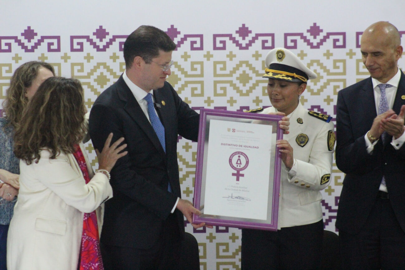 Policía Auxiliar de CDMX, la primera en recibir distintivo de igualdad entre mujeres y hombres