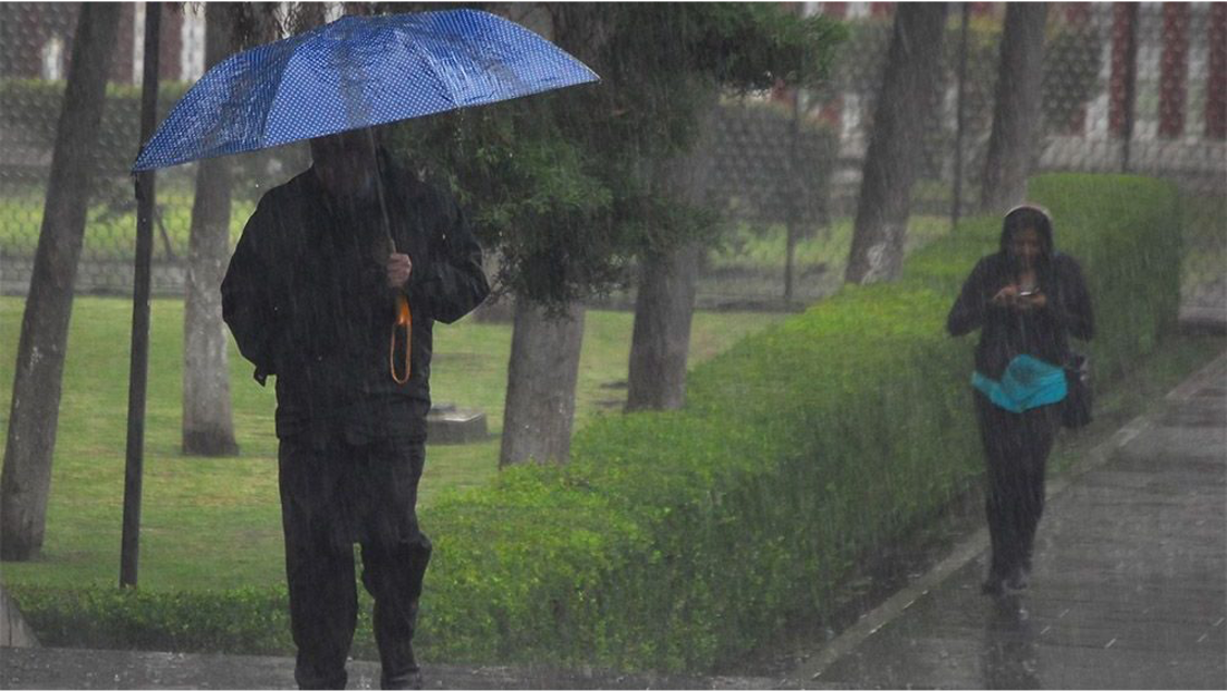 Viernes cálido en CDMX con lluvias fuertes y actividad eléctrica