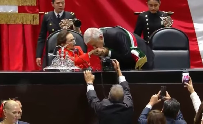 AMLO Rinde Homenaje a Ifigenia Martínez en su Última Comparecencia en la Cámara de Diputados