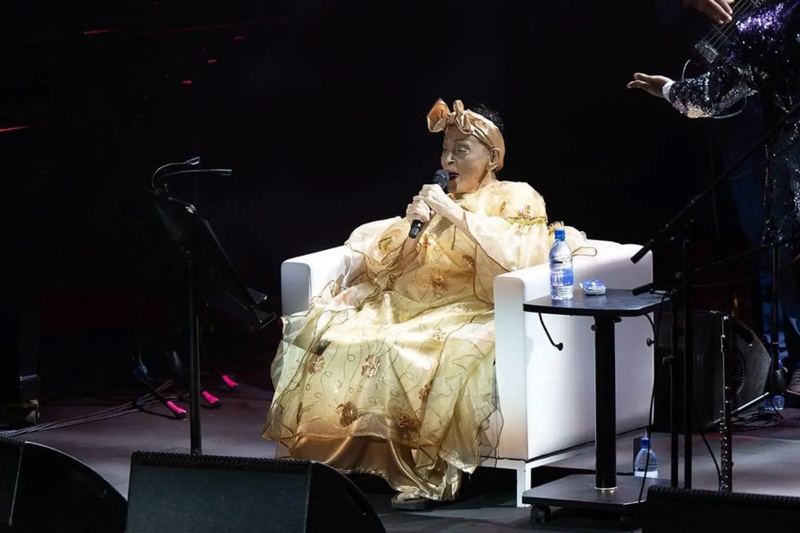 Omara Portuondo anuncia su retiro definitivo de los escenarios a los 93 años