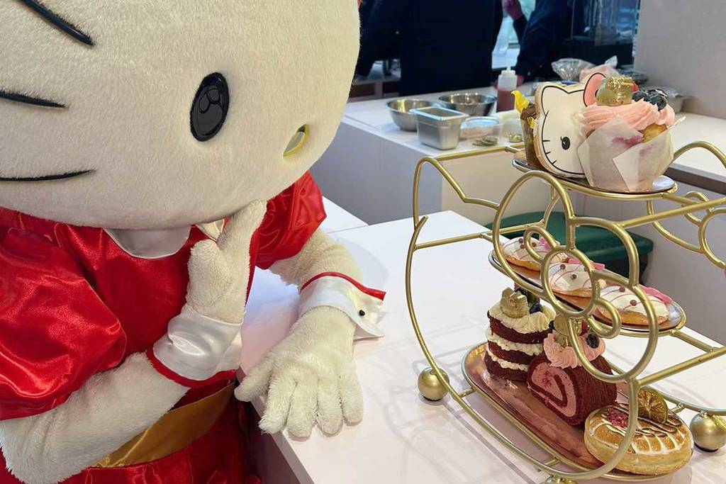 Celebra 50 años de Hello Kitty en el Pop Up Café de Satélite